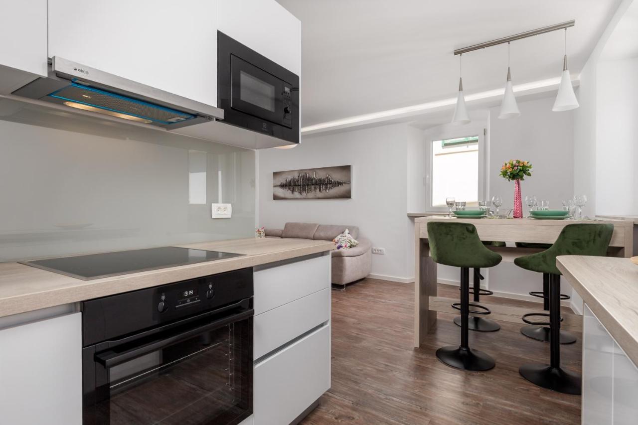 Central Apartments Dalmatina Рієка Екстер'єр фото